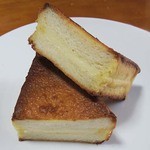 杉村ベーカリー - クリームチーズ半分