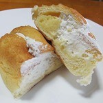 杉村ベーカリー - Ｗクリーム半分