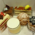 アテスウェイ - テイクアウトしたケーキたち。