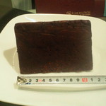 アテスウェイ - ガトーボワイヤージュ。長さは11センチくらい。