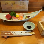 大規鮨し - お造り盛り合わせ ＆ 冷酒（篠峯 超辛口）