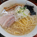 煮干し中華そば・つけ麺 海猫 - ラーメン(750円)