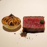 アカ - 奈良県大和牛のヒレ肉の薪焼きと京都の大原の赤玉葱