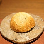 アカ - 自家製のライ麦パン