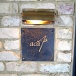 アカ - aca のロゴ