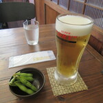 処屯 - 生ビール・お通しの「枝豆」