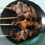 できたて弁当　だいます - 上から「牛ロース」「牛ハラミ」「鶏テール」「豚軟骨」各１本５０円(2012.6.16)