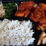 Mamizu Kicchin Obentou Mura - 日替わりの鶏肉のホットチリから揚げ（辛さひかえめ）