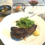 La Brianza - お料理に合わせて選んでいただいたワイン、しっかりした飲み応えながらなめらかな印象で飲みやすくもあり。お肉と引き立てあって楽しめました。