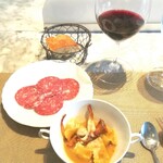 La Brianza - ホロホロ鶏のアニョロッティとサラミとワイン、ワインがどんどん進んじゃう♡　サラミはやさしい味わいとほどよくスパイスも感じられるおいしさ。アニョロッティこのことは別のコメント欄に書きまーす。