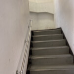 トウキョウ サロナード カフェ ダブ - 地味な階段を上がり