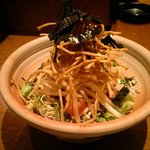 大幸庵 玄 - 揚げそばの入ったサラダ