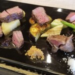 SIZZLE - 牛肉と焼き野菜
            肉は好みより火が入りすぎていたけど柔らかかったな♪