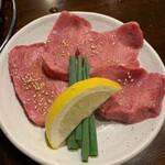 炭火焼肉 肉刺し にく式 - 牛タン　上