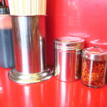 ラーメン二郎 - 卓上調味料