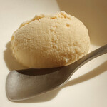 炭火焼肉 ふちおか - デザート
      ほうじ茶アイス