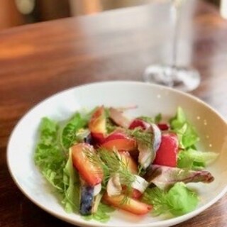 〆鯖とプラムの前菜