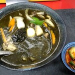 龍昇園 - 黒カレーラーメン