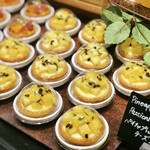 ザ・テラス - パイナップルとパッションフルーツのチーズタルト