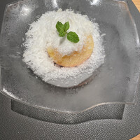 日本のイタリア料理店 sai - 暁桃のコンポートとハーブかき氷