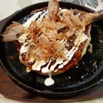 お好み焼きマツモト - 生ビールセットのお好み焼き