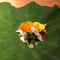 馳走 啐啄一十  - 脱皮直後の毛蟹、赤雲丹に土佐酢ジュレ掛け
                      溶け合って…