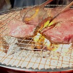 炭火焼肉 肉刺し にく式 - 