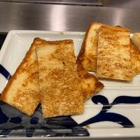 喜久家 - お肉を食べ終ったら使ったパンは鉄板で焼き上げてくれるんで蜂蜜を漬けて口に運びました。