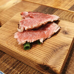 マグロマート - ほほ肉の炭火焼き