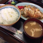 はなぞの食堂 - カツ煮定食。ちなみに主人はかつ丼を注文(笑)