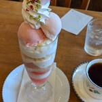 クリクリ - 桃とスモモのパフェ¥1000
      ~2020,8,17
