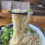 中華蕎麦 春馬 - 麺上げ⤴️