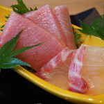 山吉 - 造り五種（トロ、鯛）