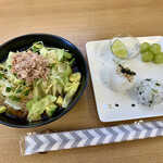 喫茶 コトナミ - ぶっかけ素麺 ツナサラダ（税込¥660）
おむすび付き^ ^