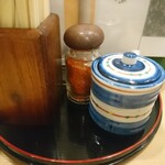 Sobaya Taisetsu - 卓上の調味料