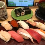 北海道海鮮市場寿司 とっぴ～ - 2周年記念メニューと鉄火巻とあおさ汁。