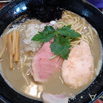 煮干し中華そば・つけ麺 海猫 - 鶏白湯煮干しそば(850円)