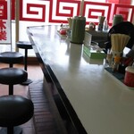丸徳ラーメン - 店内カウンター席