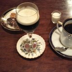 シティーライト - 琥珀の女王（右）、コロンビア（左）