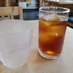 Mugitoro Tsutaya - サービスのアイスウーロン茶