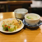 プロォーイ タイ料理 - スープ、生春巻+春雨サラダ、お冷