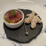 オオハラ エ シーアイイー - アミューズ 生ハムのオリーブオイル漬け、白身魚の微塵粉揚げ
      2020年8月7日ランチ