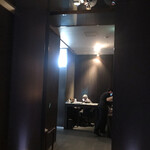 レストラン タテル ヨシノ 銀座 - エレベーターを降りたところ。