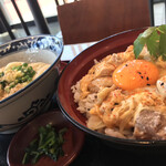 釜たけうどん 三田親子丼 - 百日鶏親子丼+ミニうどん……タマゴ天ぷらトッピング