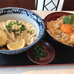 釜たけうどん 三田親子丼 - 美味しそうです(^ ^)