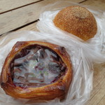 バックハウス インノ 八ヶ岳店 - あんぱん＆チェリーのデニッシュ