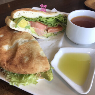 カフェオリーバ_1