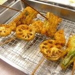 八重勝 - さ〜みんなでどんどん注文！れんこん、グリーンアスパラ・・・