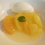 オザミ・デ・ヴァン - グレープフルーツのジュレ　ヨーグルトのソルベ添え