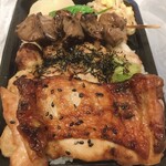 Torikuma - 焼鳥弁当に鳥ステーキとレバー串をトッピング